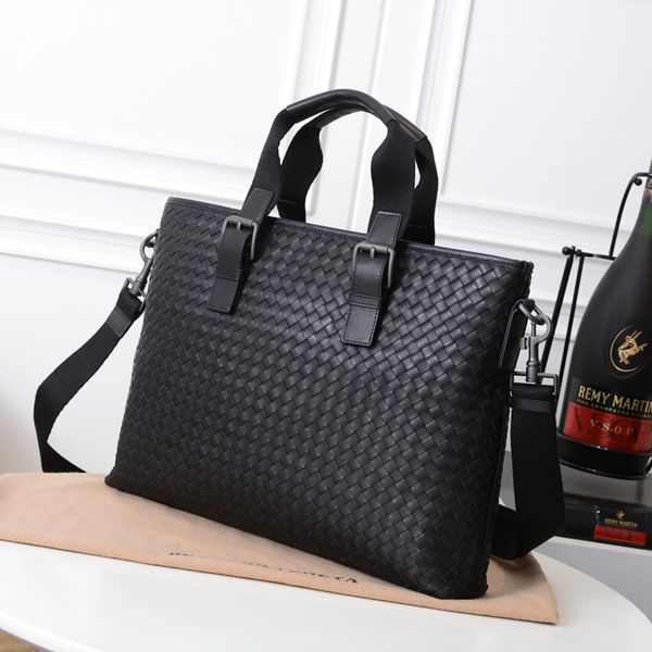 ボッテガヴェネタバッグ背面デザイン